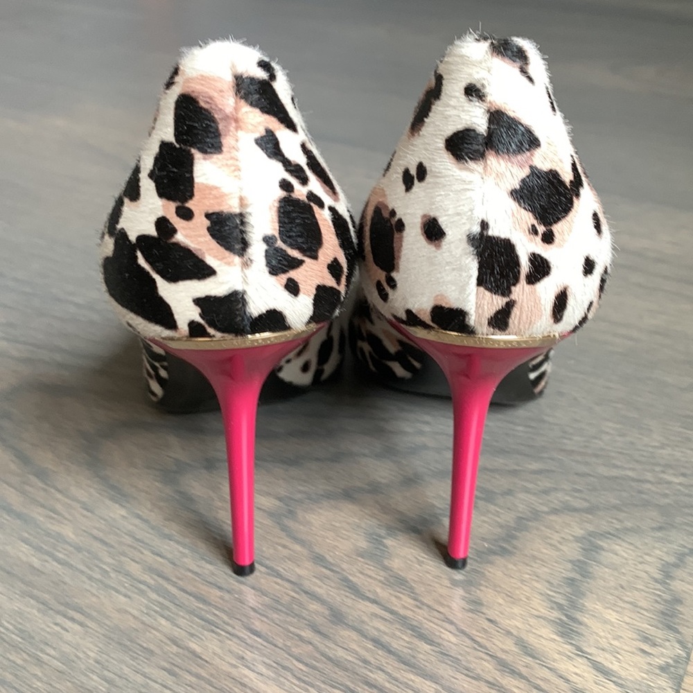 BURBERRY
Calf Hair Animal Print Pumps
Size: 9 Made in Italy - Picture 3 of 6
